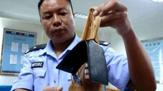 盘点:考试被抓的作弊神器,作弊的工具都快赶上FBI的装备了|作弊|考试|神器_新浪新闻