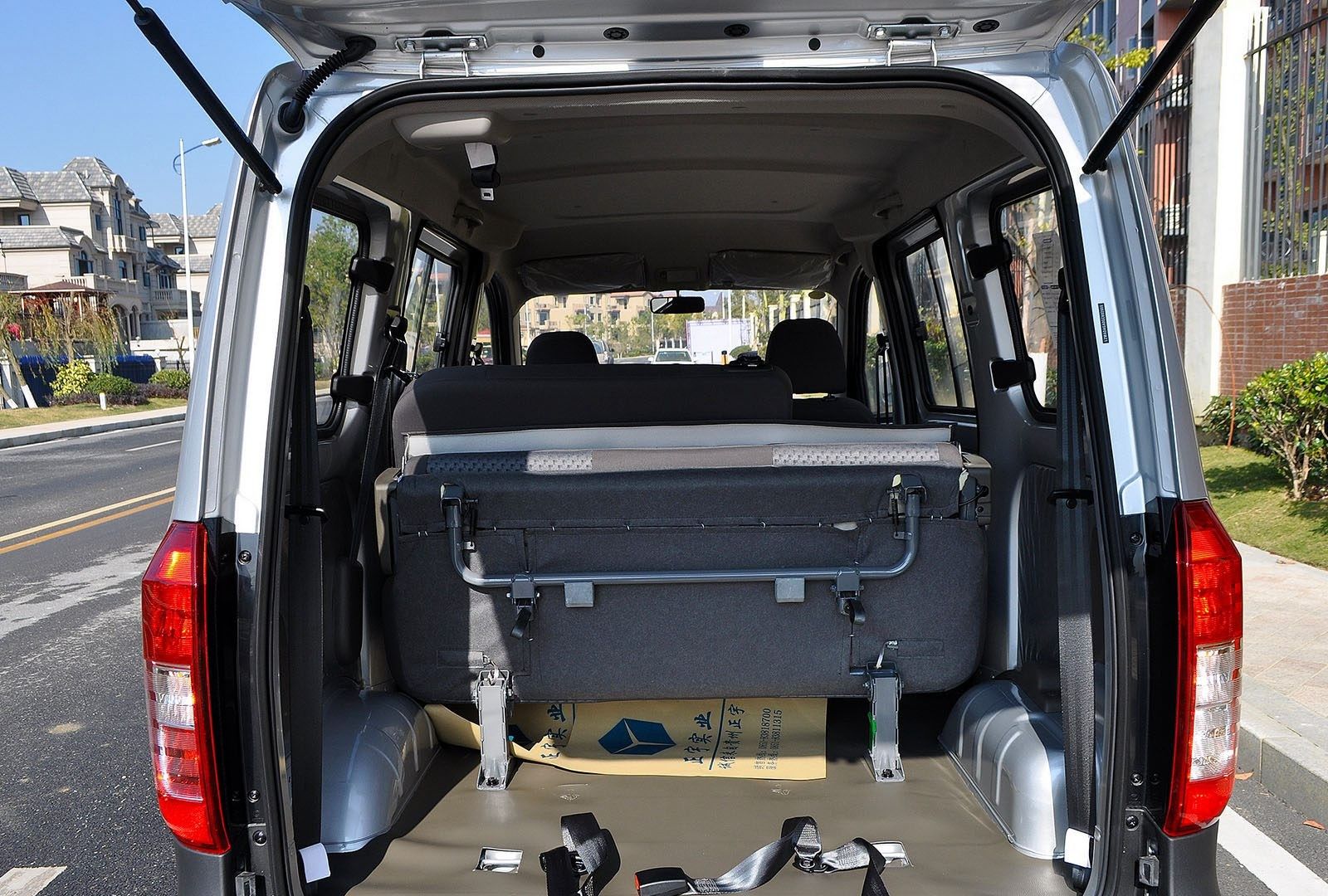 很精致的五菱之光v,设计的很漂亮,一眼看去的颜值绝对引人瞩目