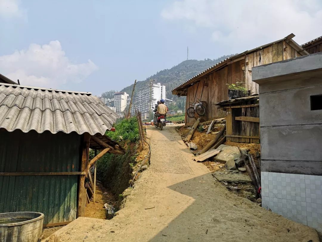 越南行第二天,闲逛越南农村展现无敌观景酒店,40万越南币一晚
