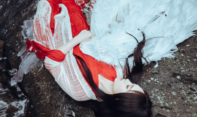 snh48-徐子轩晒出写真照化身"鬼魅妖姬",95后小女神超妩媚