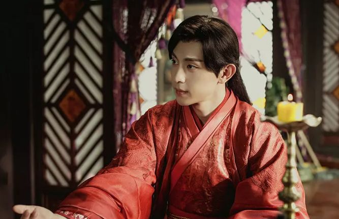 细数香蜜中旭凤的服饰金色的惊艳最后一套最帅却只穿了几分钟