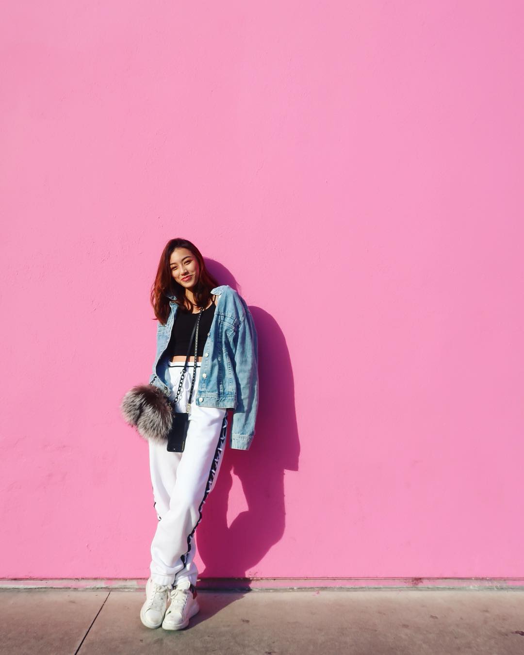 游鸿明学霸女儿游宇潼19岁素颜出席香奈儿派对神采脸颊线条