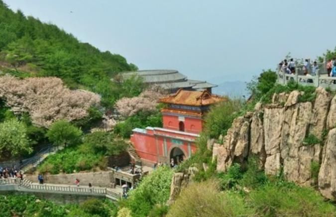 山东泰山的美景格外迷人，背上背包，一起来玩吧