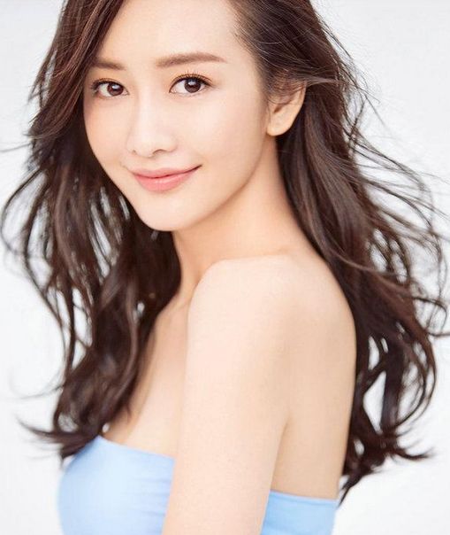 怎么就是看不够呢？王鸥早期身着梦幻的礼服，都快美出天际了|王鸥|礼服|天际_新浪新闻