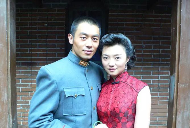 《闯关东》罕见幕后:朱传武和秀儿很亲近,朱传文这是啥表情?