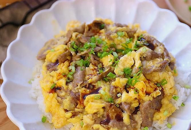 吃米饭也要有仪式感牛肉滑蛋盖饭在家就能吃到快来看它的做法