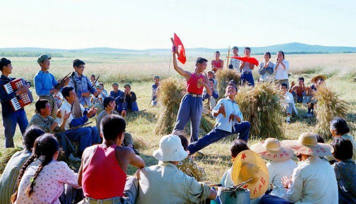 70年代彩色老照片:图四为老师正在讲课,学生认真聆听!