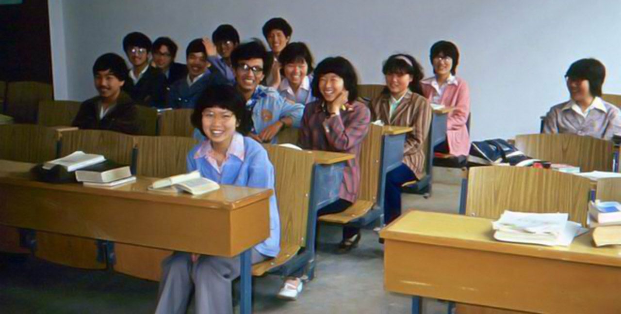 印度5万年前的陨石坑湖,一夜之间突然变红,预示了什...