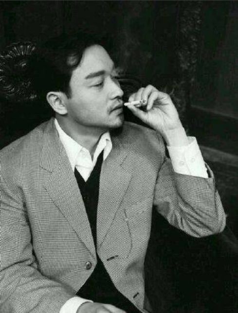 张国荣抽烟图片合集前两张成忧郁王子最后一张成为经典