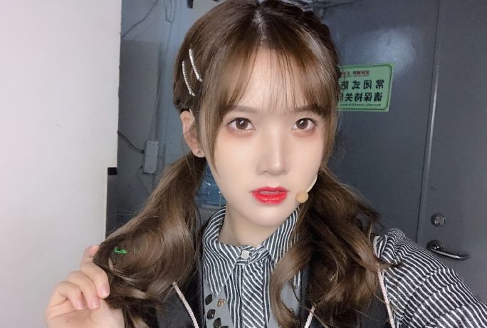 snh48汪佳翎高考前夕晒出双马尾美照女神为考生们加油