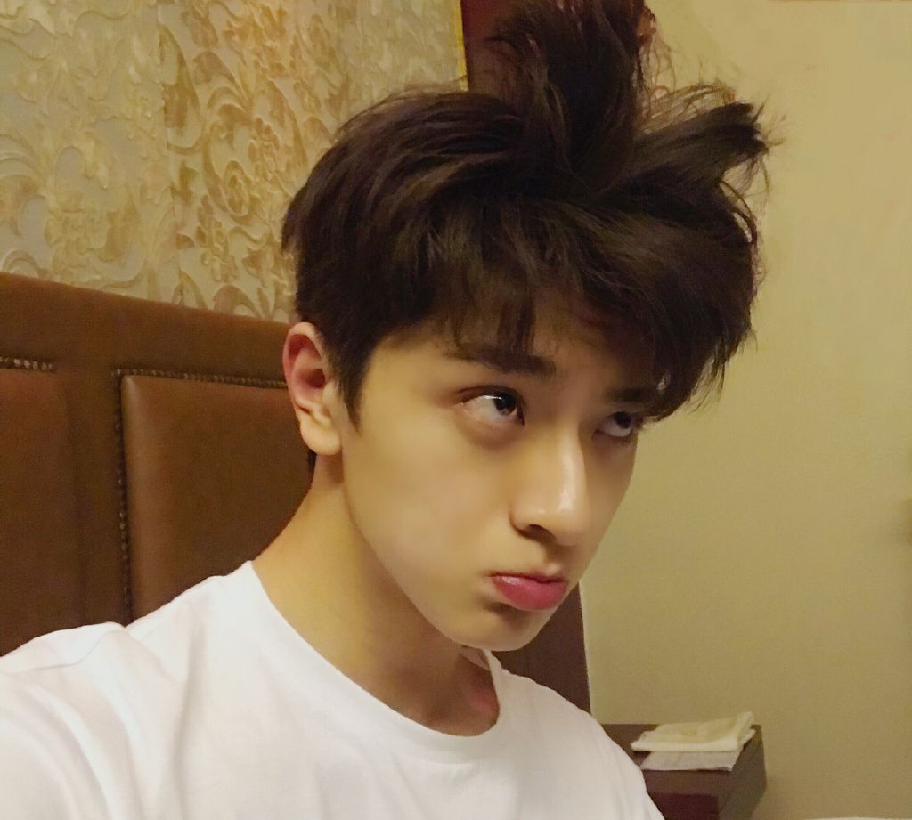 一组男神林一搞怪照片他的容貌五官长得太完美了