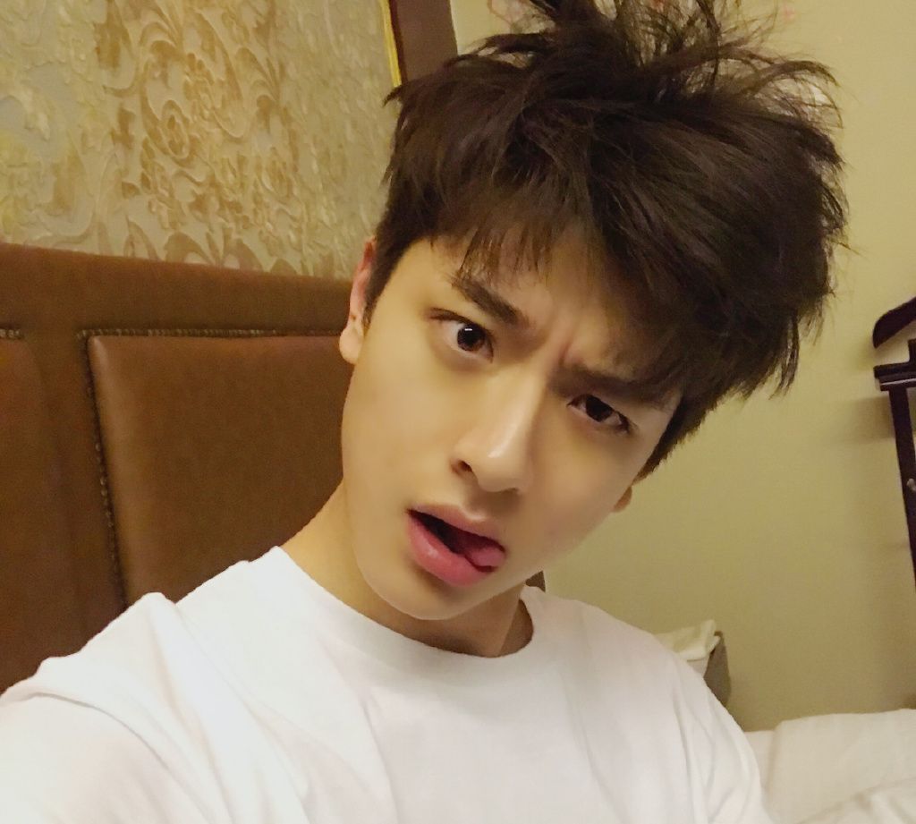 一组男神林一搞怪照片他的容貌五官长得太完美了