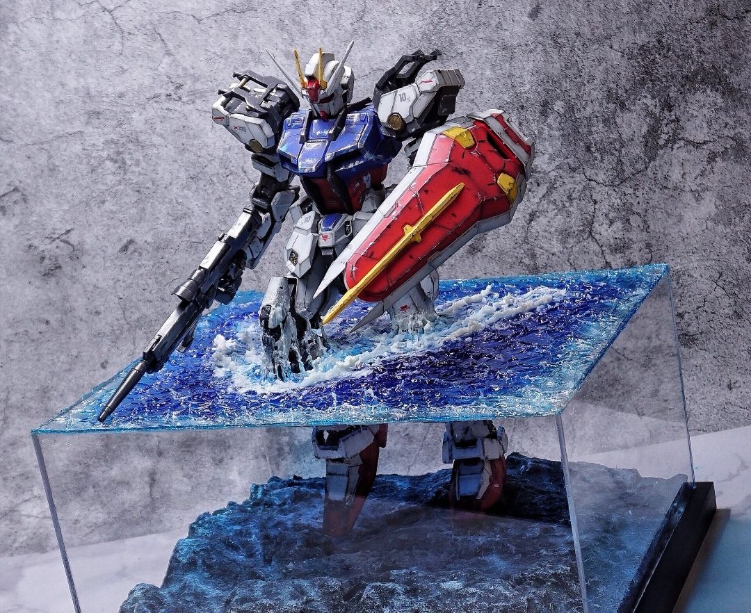 高达强袭独角兽在海中行进的场景效果展示