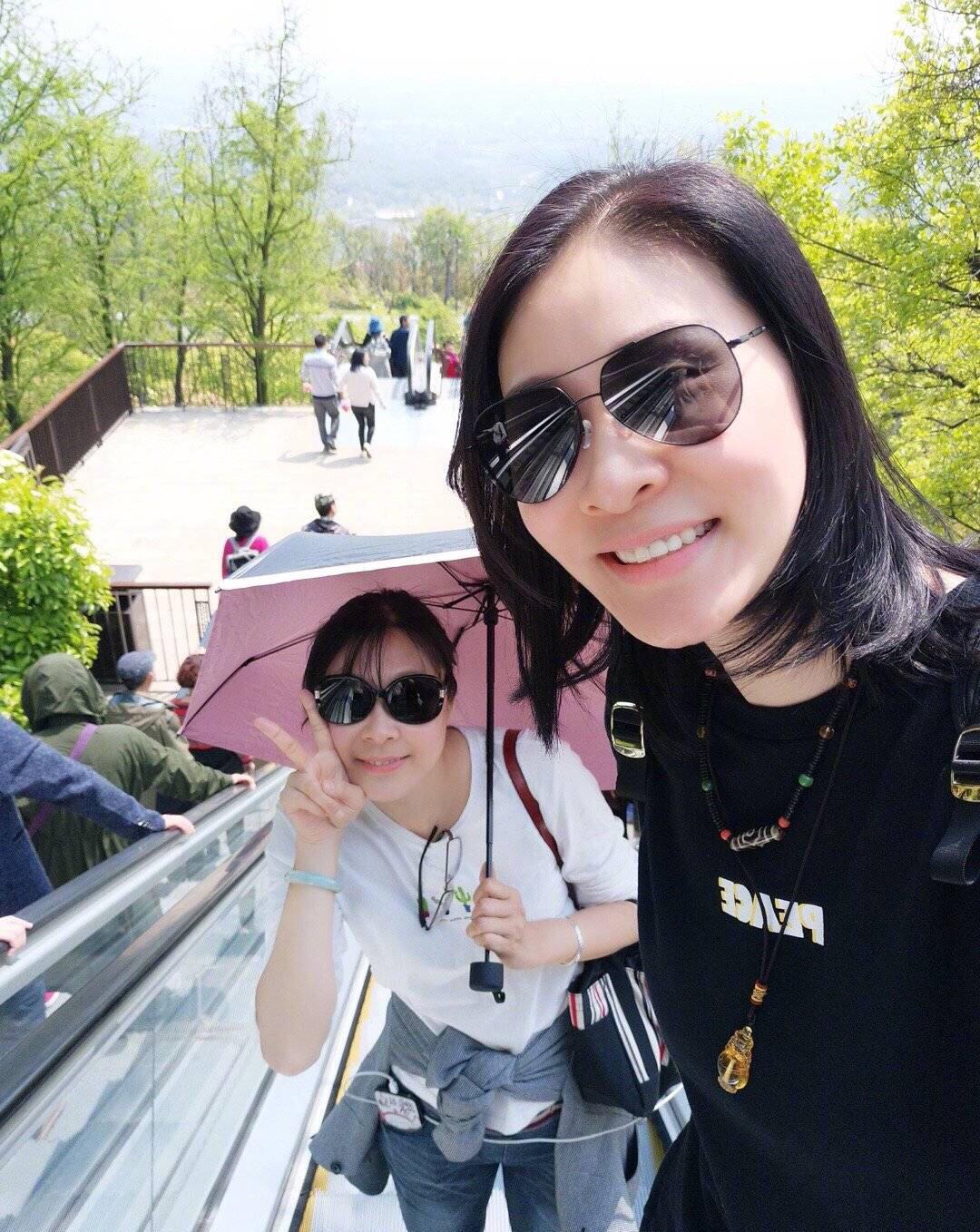 赵蕊蕊与姐姐春游,两人都是路痴,姐姐已成家,38岁的她仍未嫁