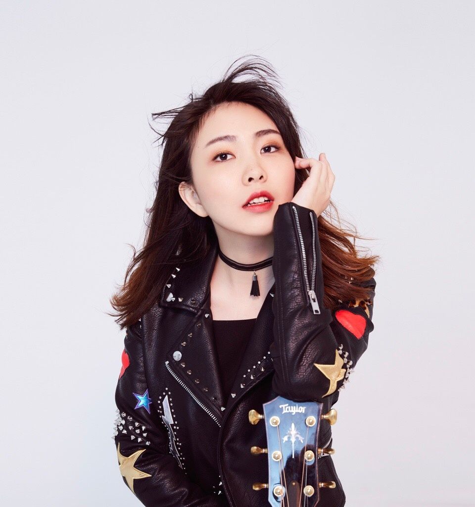 气质百变的段丽阳笑容中的动人眉眼间的精致你中意她吗