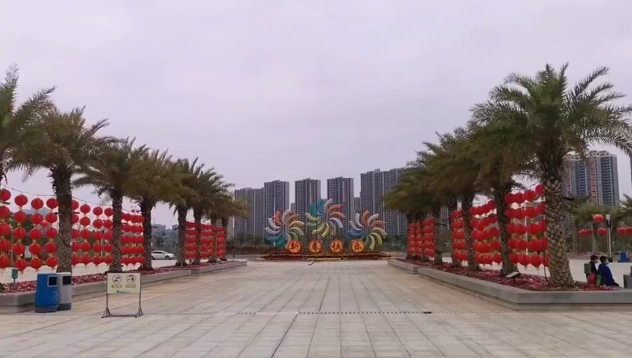 广东省阳江市阳江高铁站的广场空无一人安检过后也是人很少