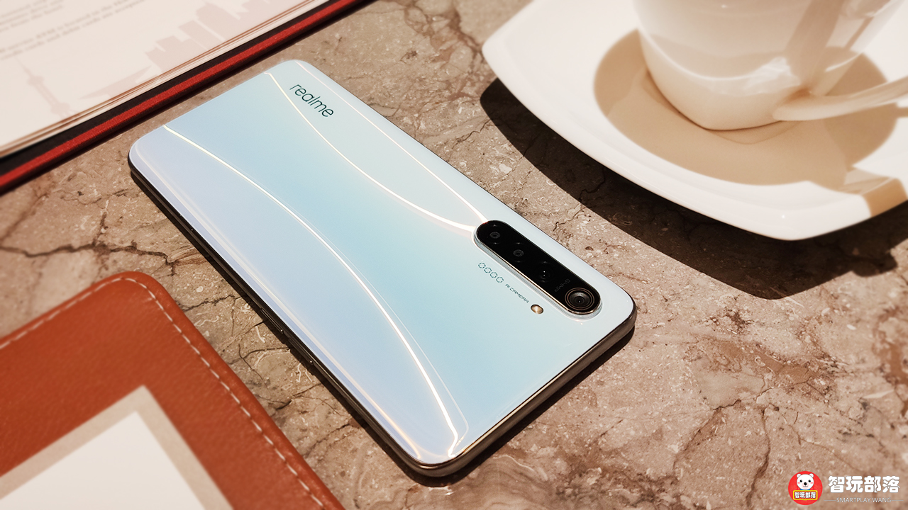 realme x2 银翼白图赏:四曲面3d玻璃,穿梭时空的云端色彩!