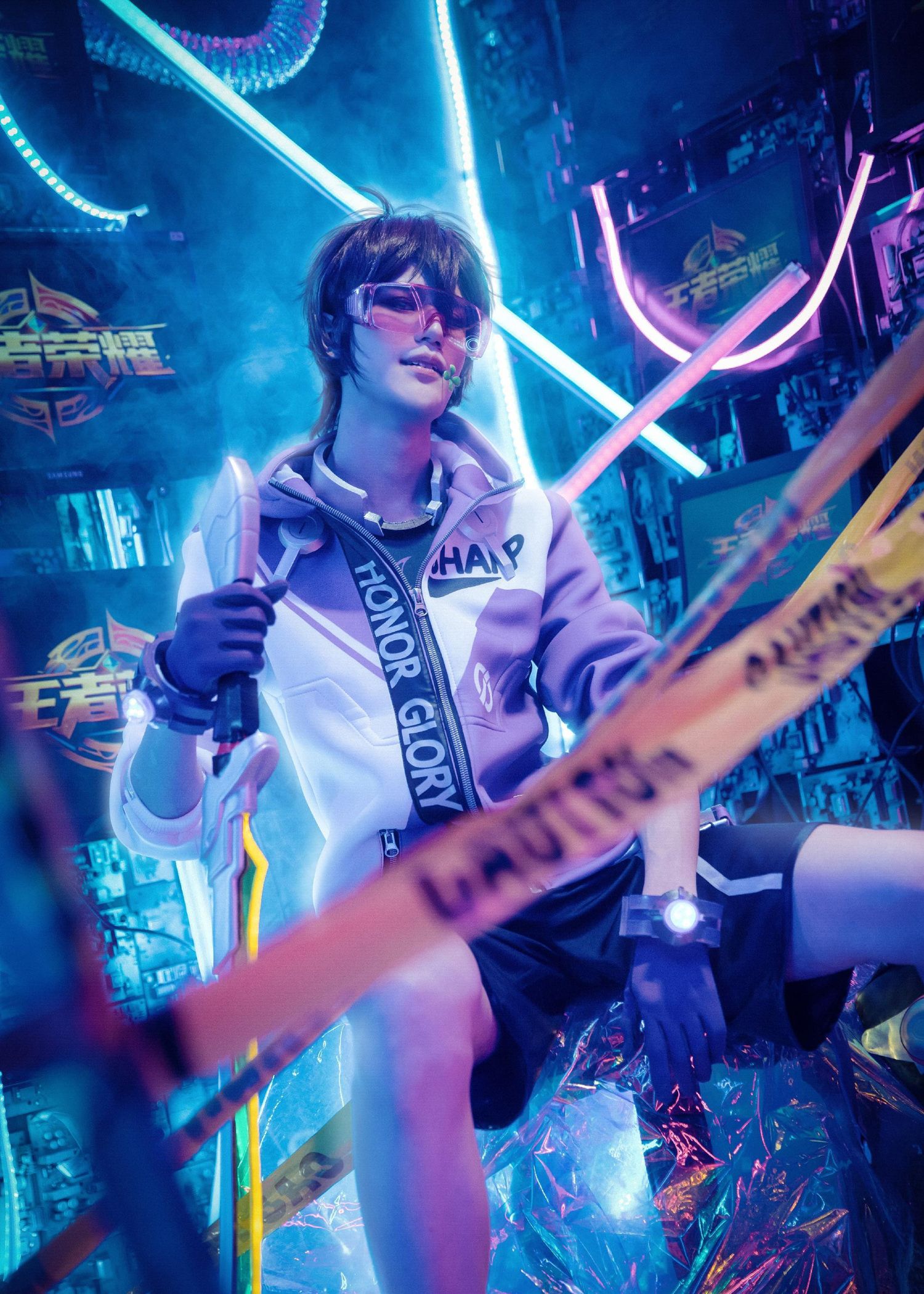 帅气小哥cos王者荣耀角色李白画面动感造型还原质量相当不错