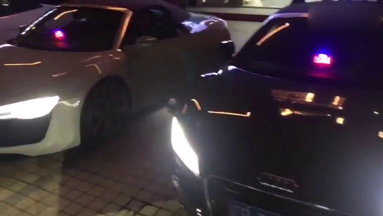 奥迪R8出租车,一公里得多少钱啊