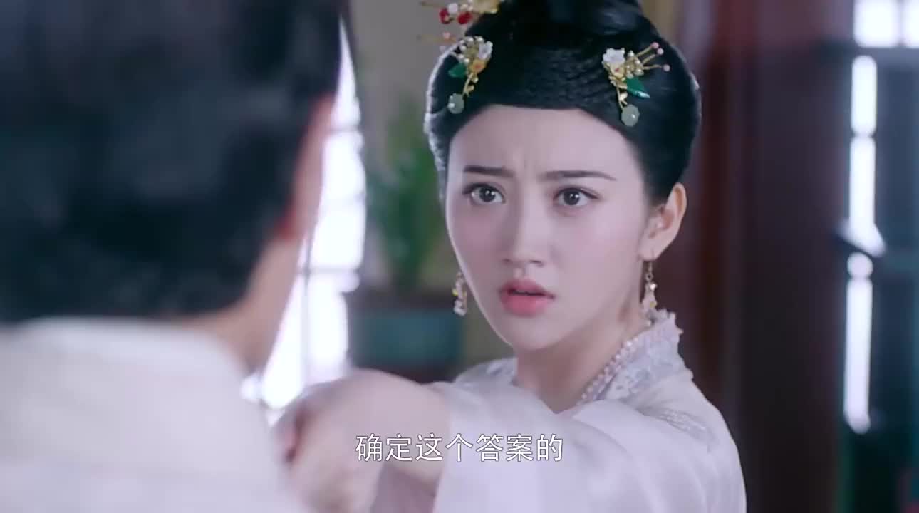 珍珠拿着剪刀指着李俶,李俶非但不躲还往上凑,或许因为问心无愧