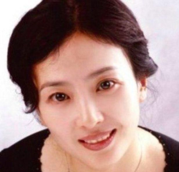 看了刘亦菲母亲的年轻时的照片后，不得不感叹:基因真强大