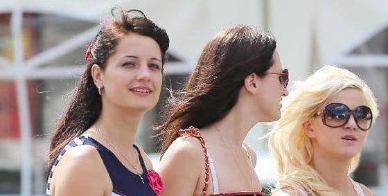 为何瑞典美女到中国旅游后,觉得中国人很穷,还说很缺钱吗