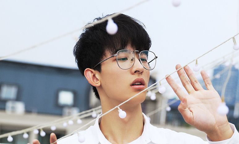 优秀小哥常华森校服写真太帅了网友大爱白衬衫帅哥