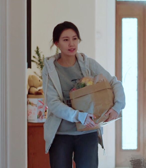 高露出演《都挺好》苏家大媳妇,衣品人品都在线