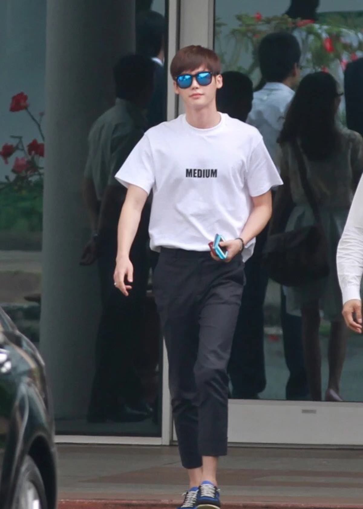 李钟硕的穿搭,看似普通你却驾驭不了,可能颜值真的很重要