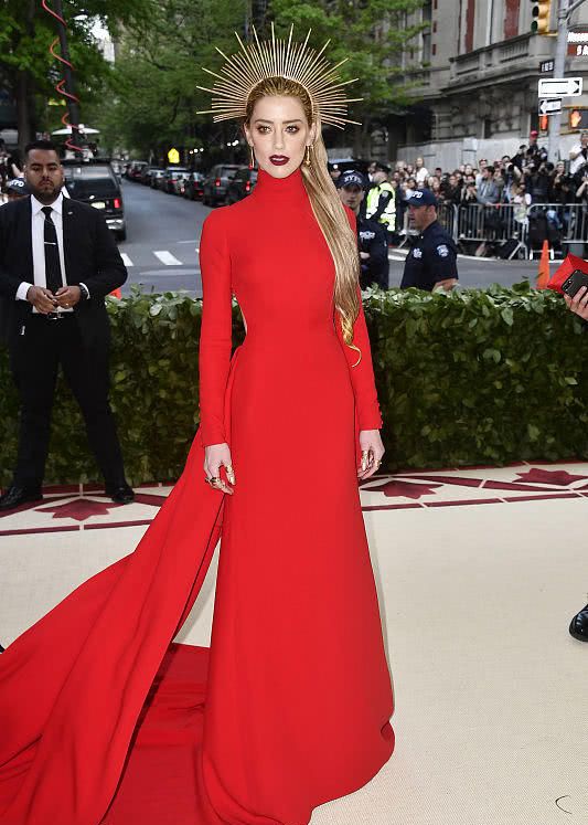 "海王老婆"湄拉现实生活中穿搭合集,谁能不动心呢!