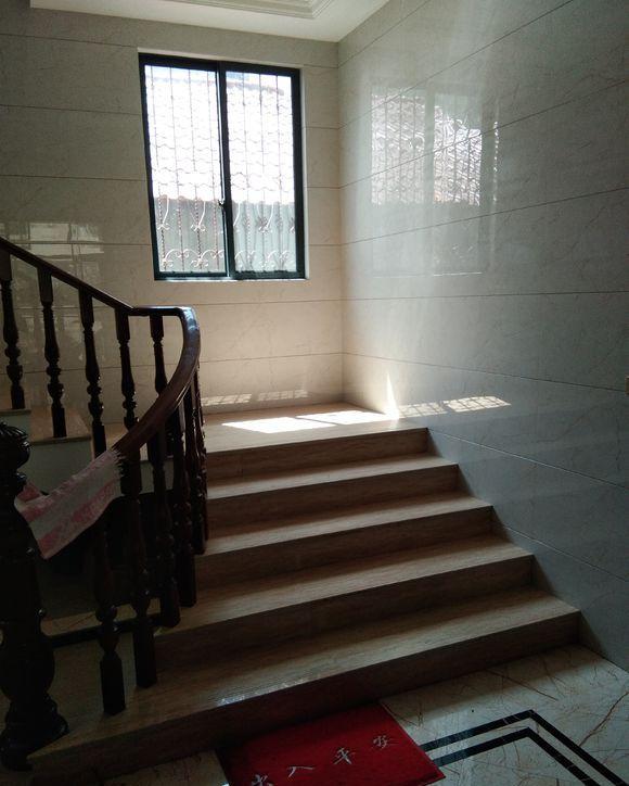 农村楼房不能"豪装"?结果城里岳母嫌瓷砖太土,村里人直夸好看