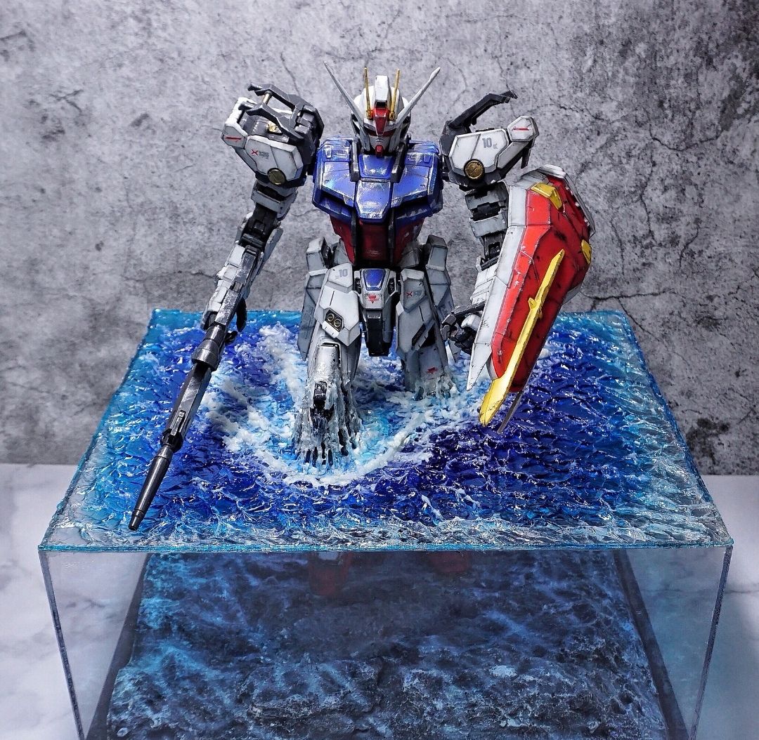 高达强袭独角兽在海中行进的场景效果展示