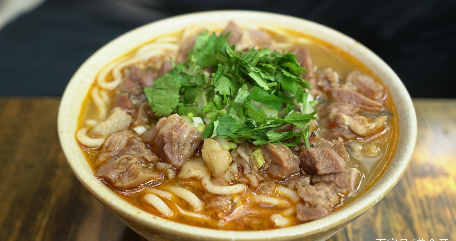 黄土高坡上的淳朴味道,陕北羊肉面,面筋汤鲜羊肉香