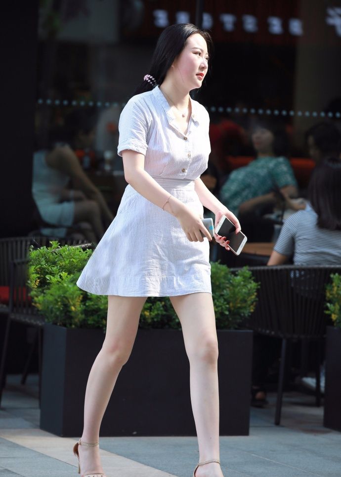 新浪看点# 街拍:炎热的夏天就该这样穿,. 来自炉石小赃脏 - 微博