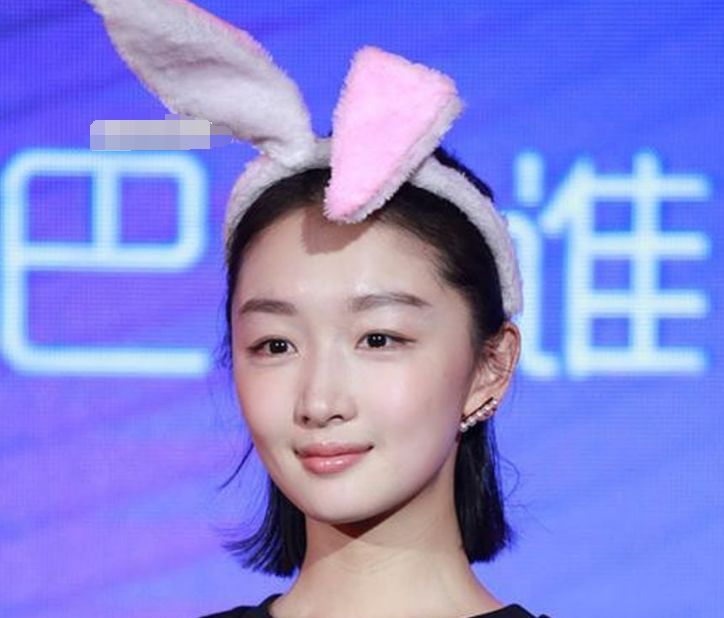 我绝对不选杨幂9,谢娜,对着镜头吐舌卖萌的兔女郎!