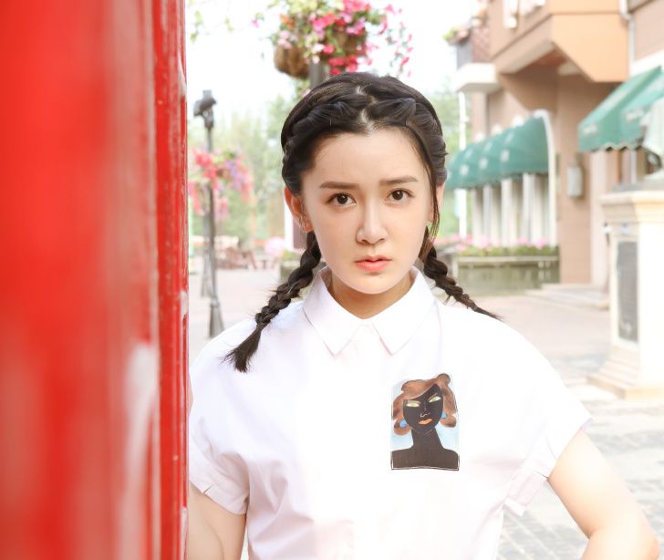 百变少女石安妮,身上自带一股灵气,小巧精美的她,从不服输!