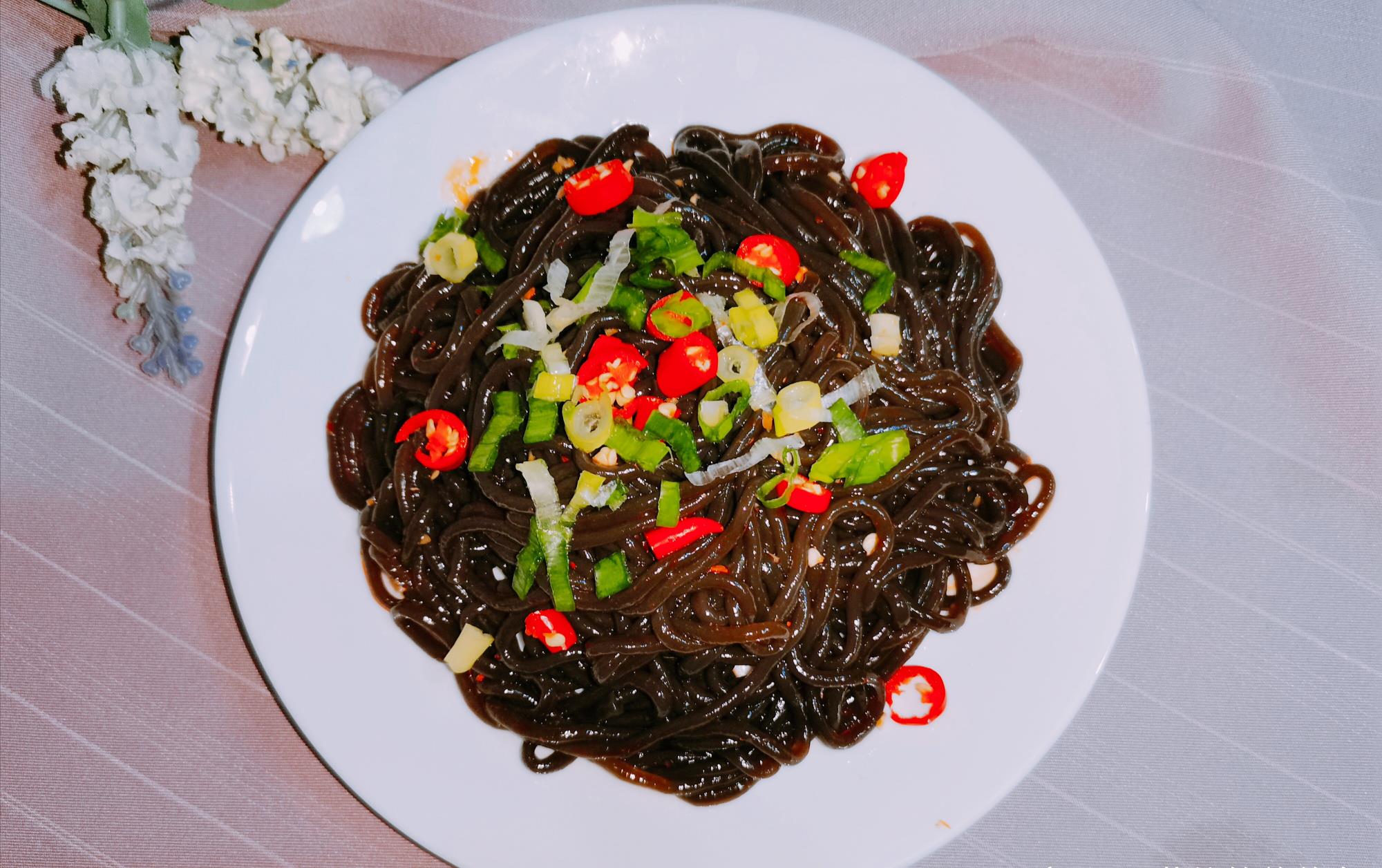 黑粉条,油亮亮,清热解毒食疗好