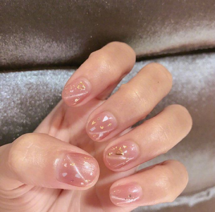 开春最好看的粉色猫眼美甲我反正是心动了