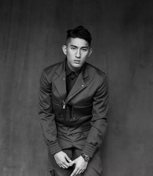 新加坡男模孙政拍摄moschino网络大片!