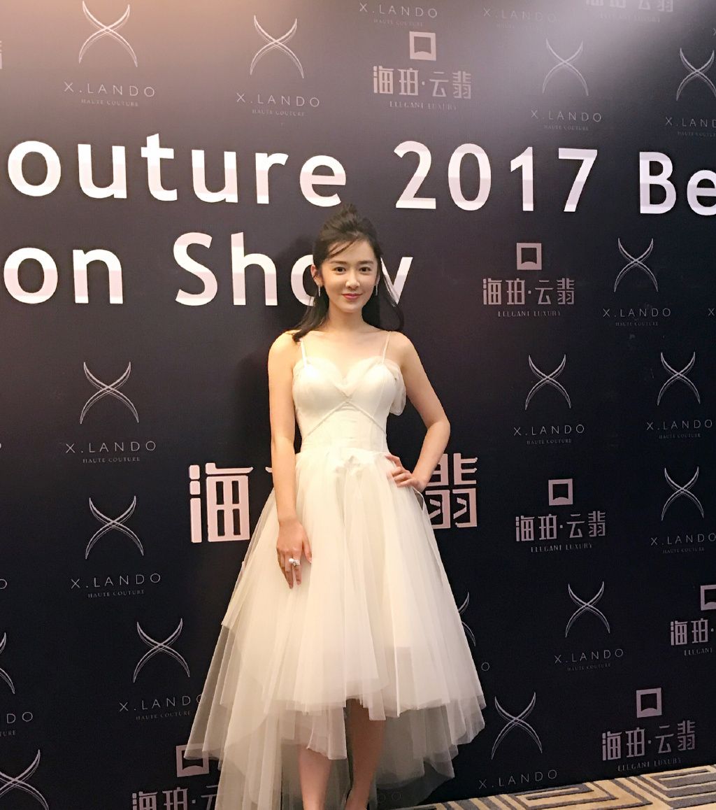 百变少女石安妮,身上自带一股灵气,小巧精美的她,从不服输!