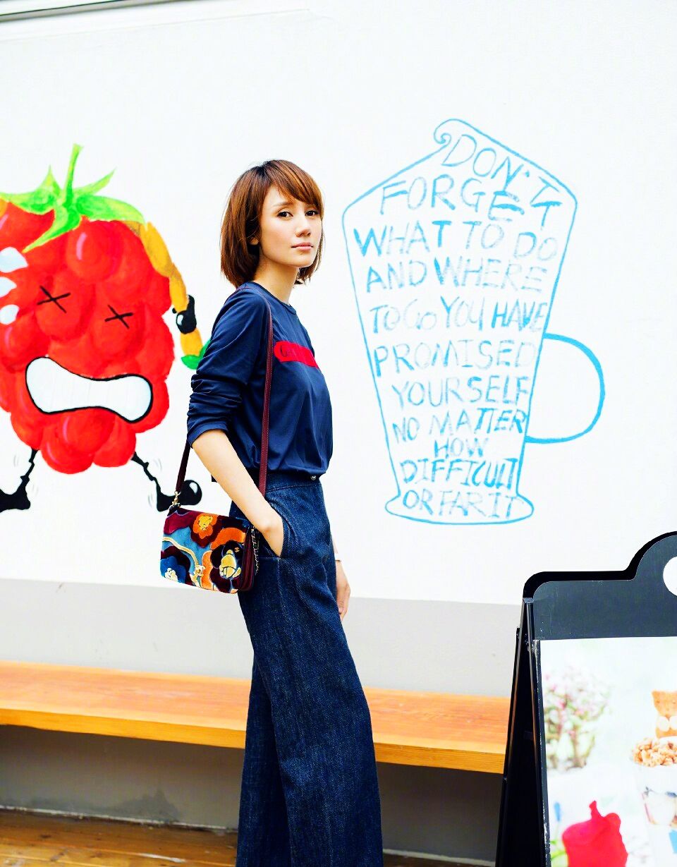 袁泉私下的衣品真是太好了,虽然是街拍,但是可以媲美大片