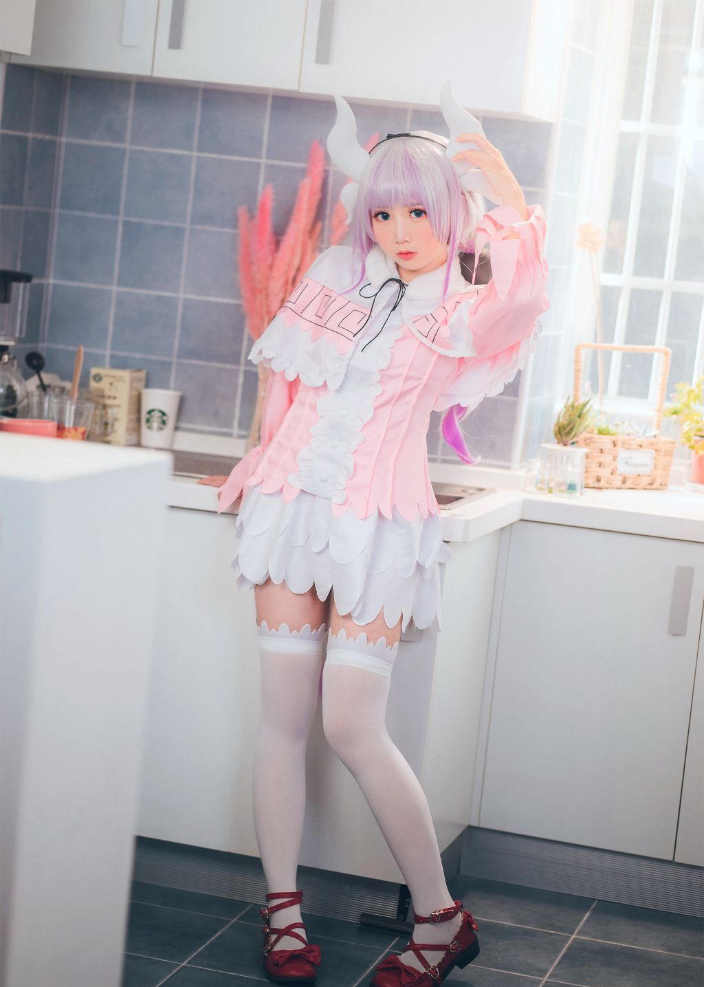 小林家的龙女仆cos为了追寻托尔的脚步而来到人类世界的龙娘