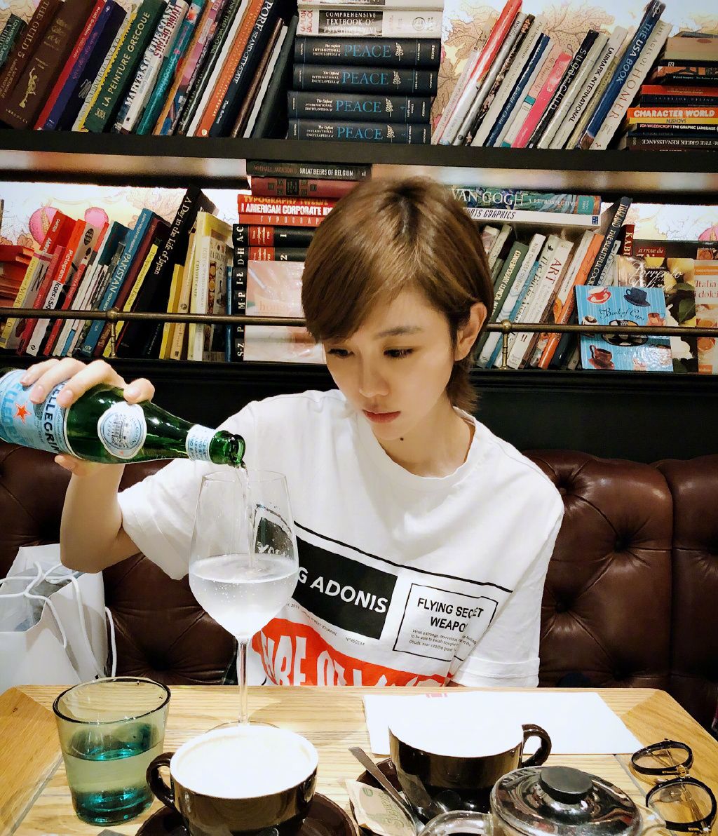 魅力十足的姜妍轻松驾驭各种风格你更喜欢哪种