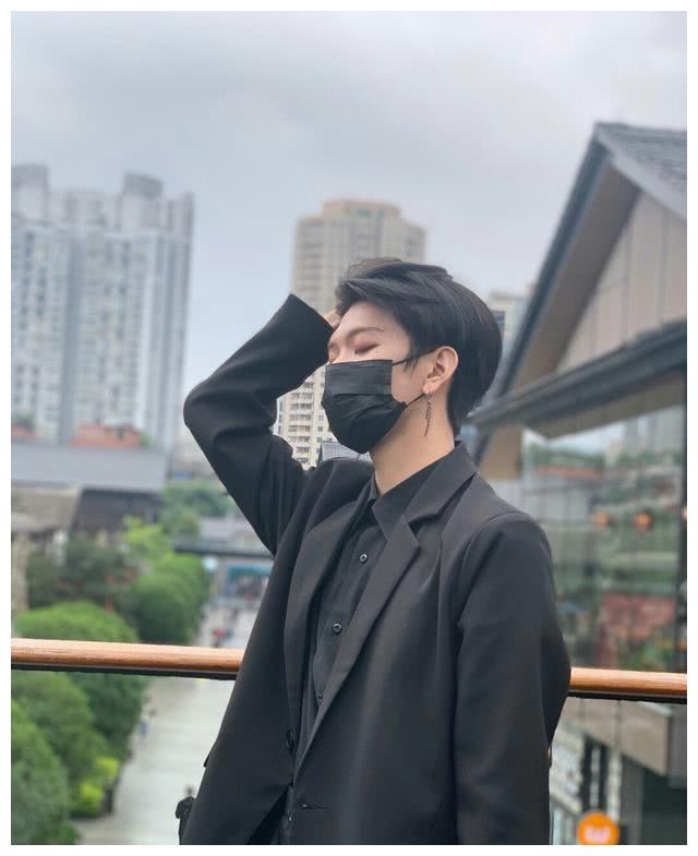 七鹤大人露脸被骂决心转型做技术主播网友喷他另有原因