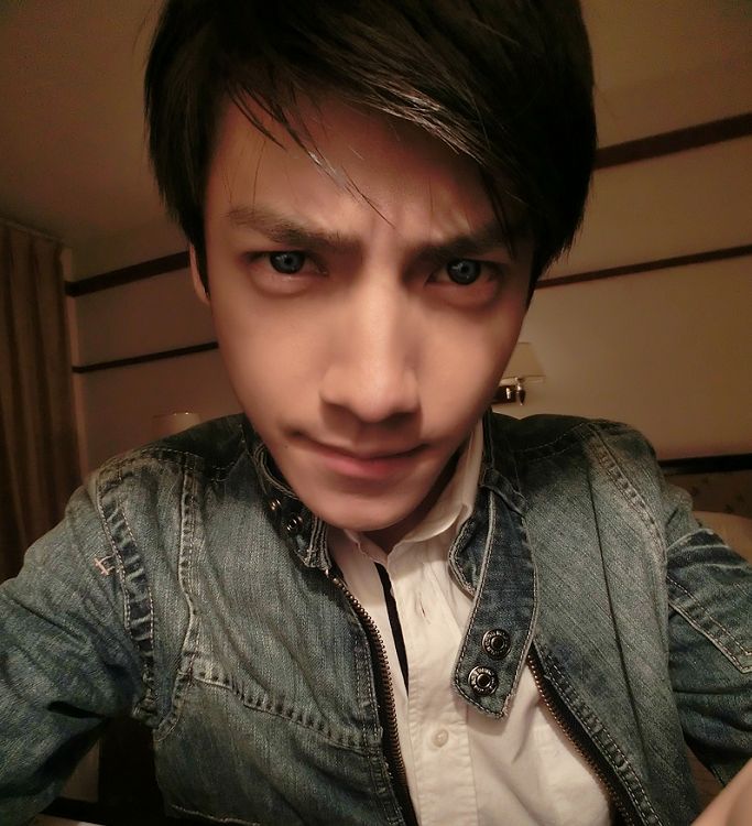 这是罗云熙七年前的照片,23岁的罗云熙,真的像十几岁的样子.