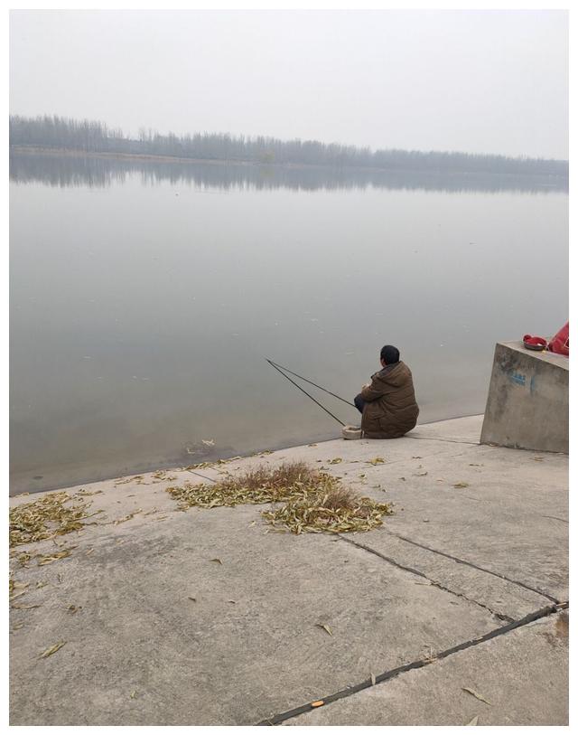 实拍:南阳白河钓鱼人,真实而神奇!