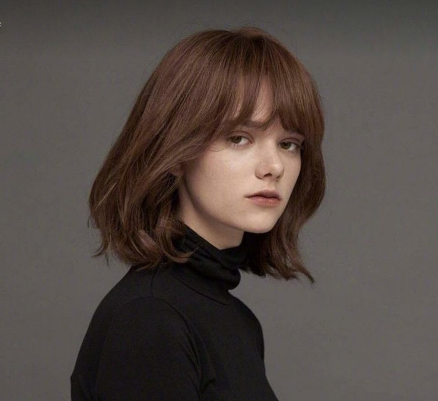 今年最流行的秋冬季棕色卷发发型堪称网红发型你入坑了吗