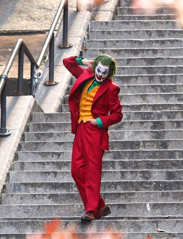 新版小丑杀青杰昆菲尼克斯还原经典小丑