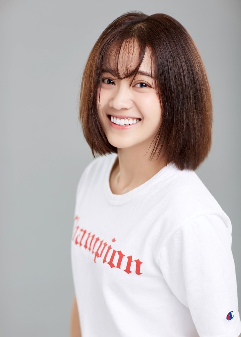 明星郑湫泓,娱乐圈歌手和影视演员,被誉为"吉他女神"