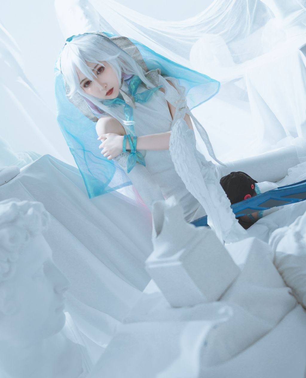 魔女之泉艾露迪cos:跟家里的玩偶一摸一样